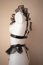 Load image into Gallery viewer, Side view of frills