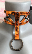 Load image into Gallery viewer, Orange spike choker
