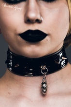 Load image into Gallery viewer, Skull Choker
